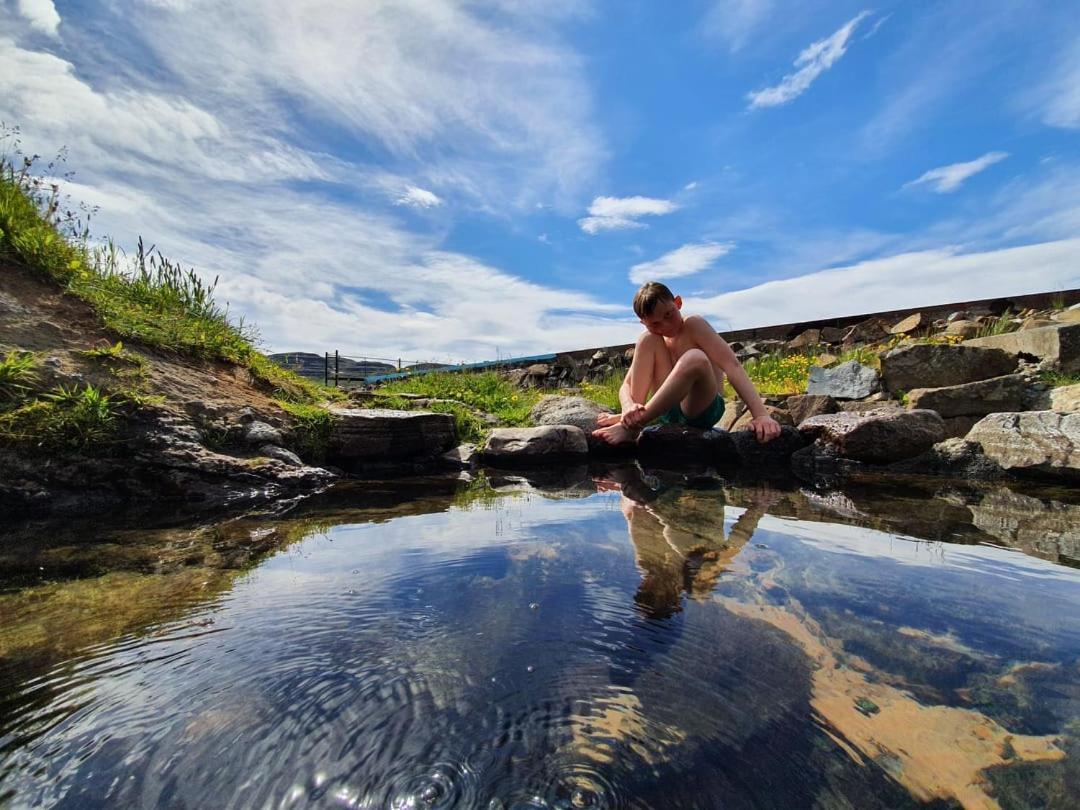 Hotel Laugarholl With Natural Hot Spring Holmavik Exterior foto