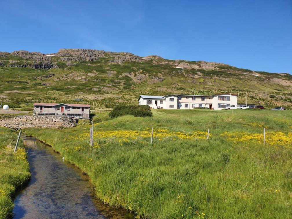 Hotel Laugarholl With Natural Hot Spring Holmavik Exterior foto