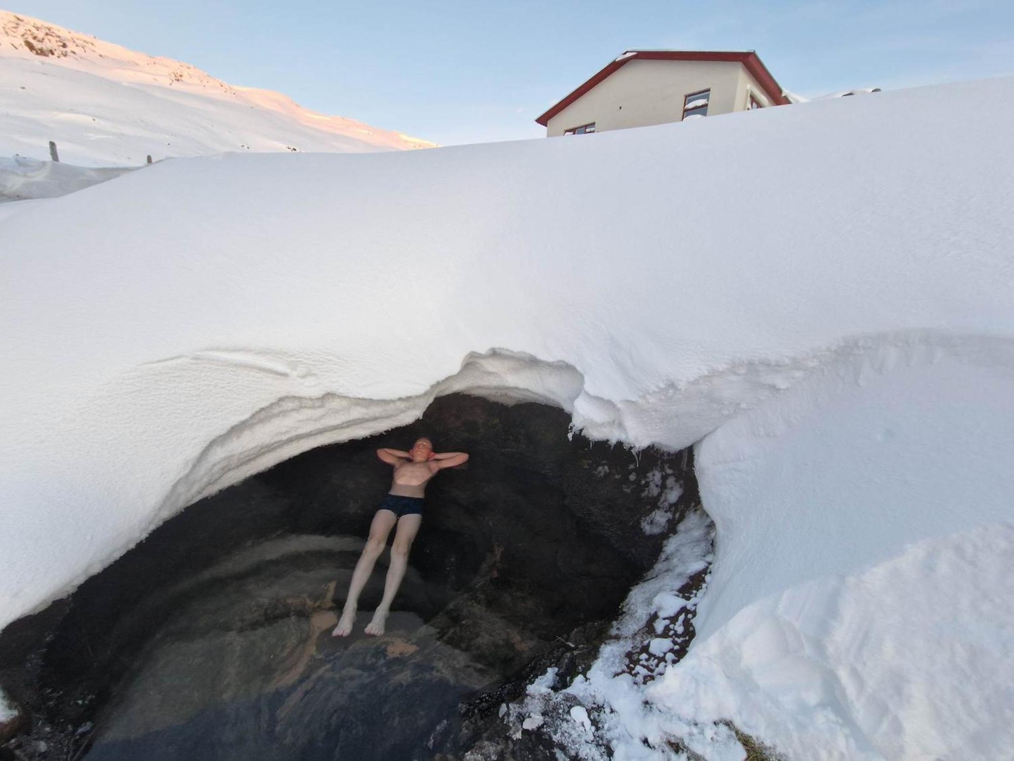 Hotel Laugarholl With Natural Hot Spring Holmavik Exterior foto