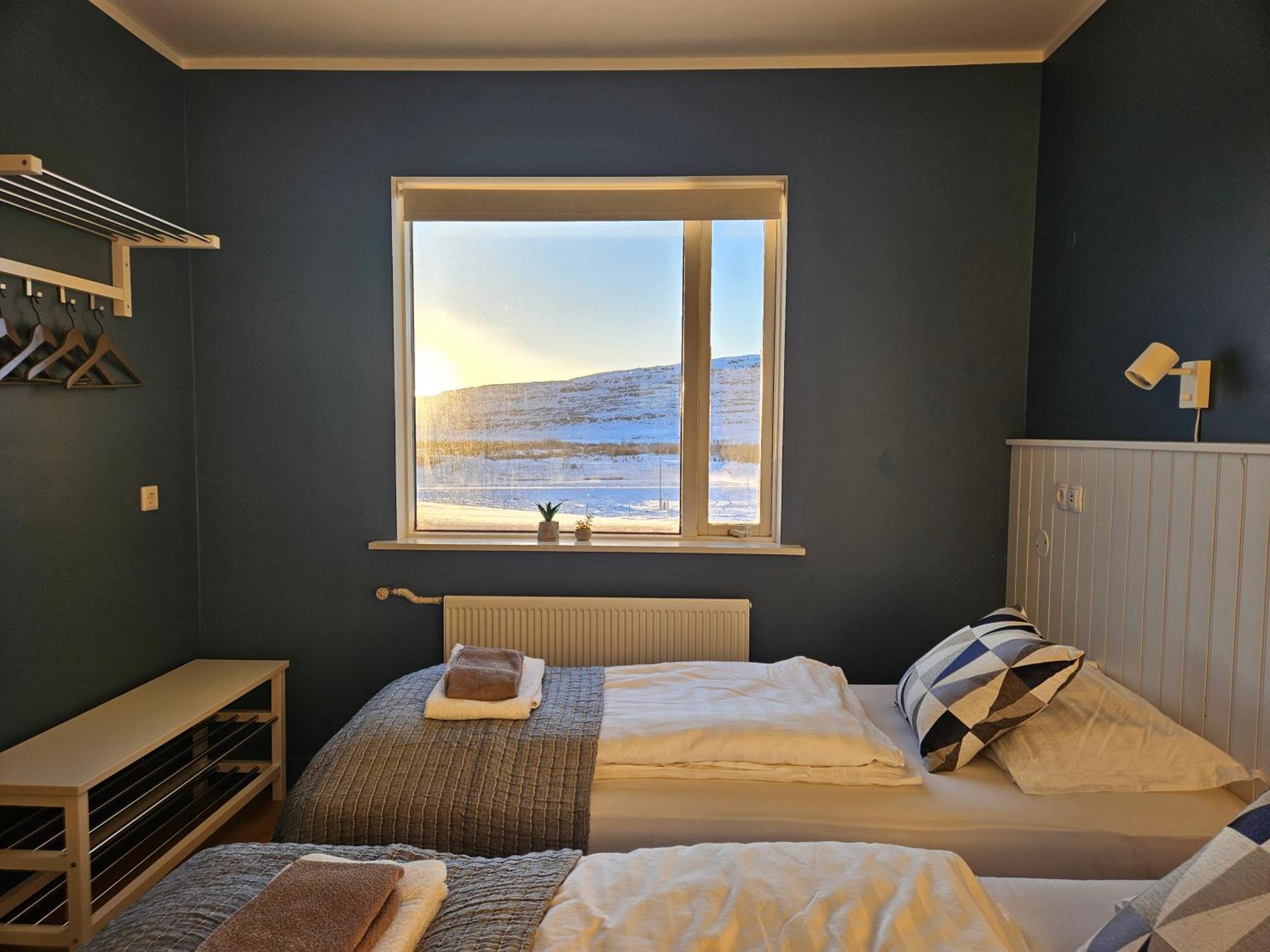 Hotel Laugarholl With Natural Hot Spring Holmavik Exterior foto