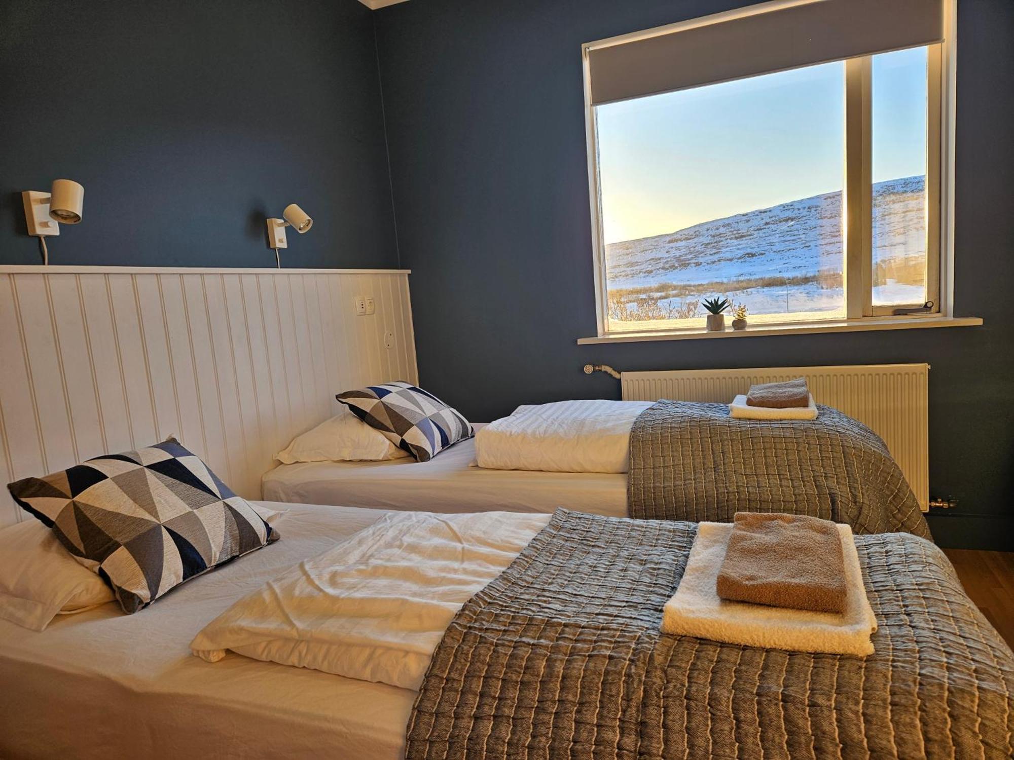 Hotel Laugarholl With Natural Hot Spring Holmavik Exterior foto